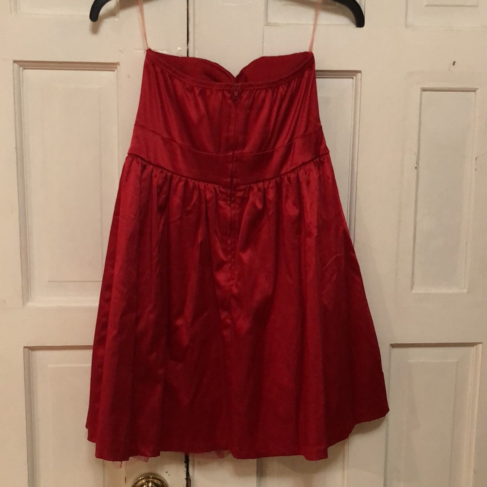 Strapless Dress with Two Roses - Picture 2 of 2